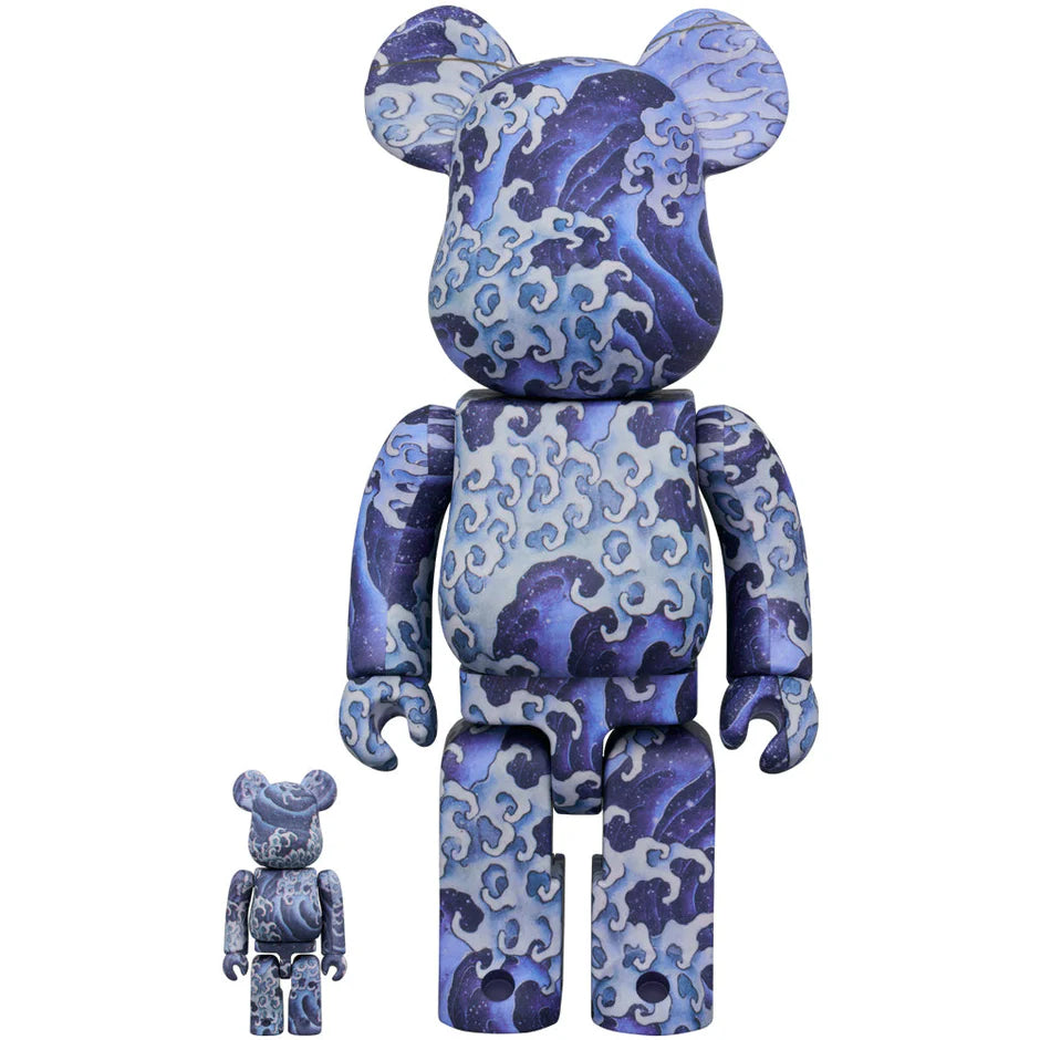 BE@RBRICK figures featuring Katsushika Hokusai's "Masculine Waves" design in blue and white, available in 100% and 400% sizes.