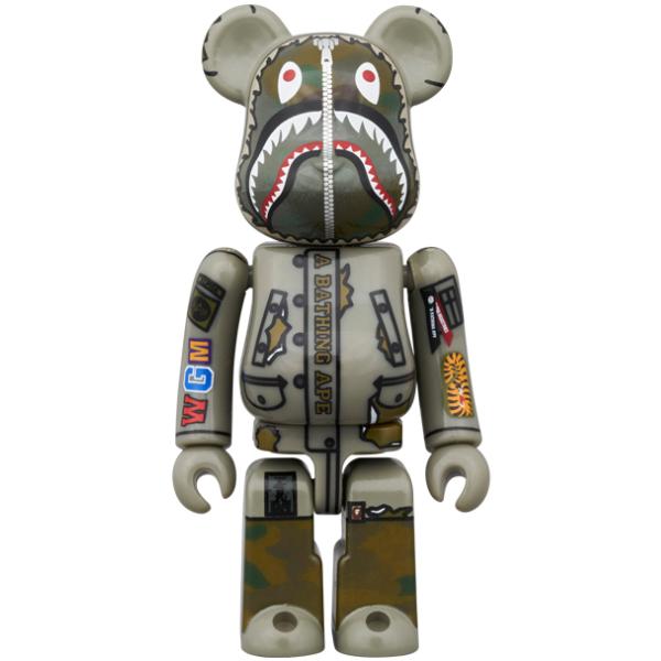 Detailed view of BE@RBRICK BAPE® x ALPHA CAMO SHARK 100％ figure's back, showcasing the collaborative branding and camo pattern