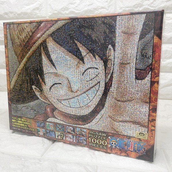 Box packaging of the One Piece 1000-piece puzzle showcasing Luffy's iconic smile.